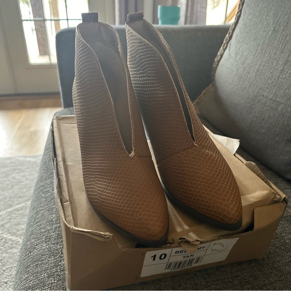 New Journee Collection Bellamy Tan Bootie Size 10 New In Box - Picture 14 of 15